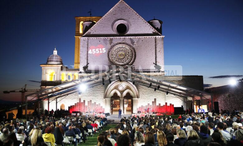 "Con il Cuore, nel nome di Francesco", torna ad Assisi il concerto benefico dei frati del Sacro Convento 1 Basilica Con il Cuore scaled
