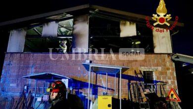Incendio a Panicale, a fuoco una rimessa di mezzi agricoli (foto) 5 IMG 0333