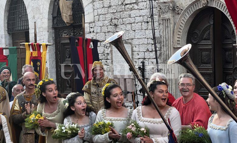 Calendimaggio di Assisi, Monna Chiara Fabbri della Magnifica Parte de Sotto è Madonna Primavera 2024 (foto) 1 IMG 1448 scaled