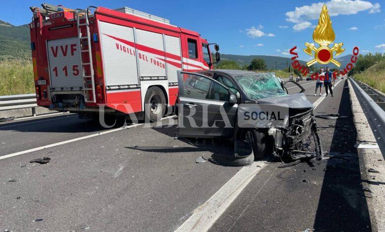 Tragico incidente frontale sulla Flaminia Nuova, morta una donna 2 Tragico incidente frontale sulla Flaminia Nuova, morta una donna 1