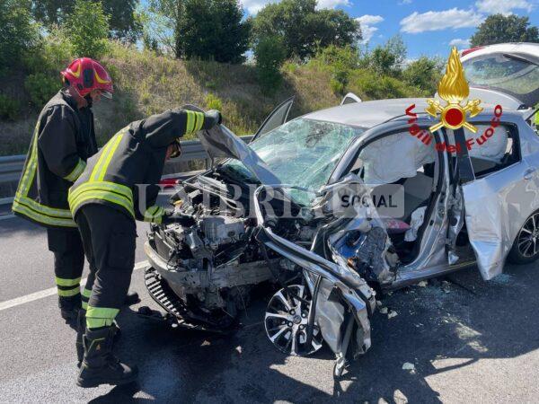 Tragico incidente frontale sulla Flaminia Nuova, morta una donna 3