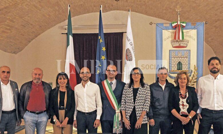 Giano dell'Umbria, insediato il nuovo consiglio comunale: ecco la giunta del sindaco Petruccioli 2 Giano dell'Umbria, insediato il nuovo consiglio comunale: ecco la giunta del sindaco Petruccioli 1