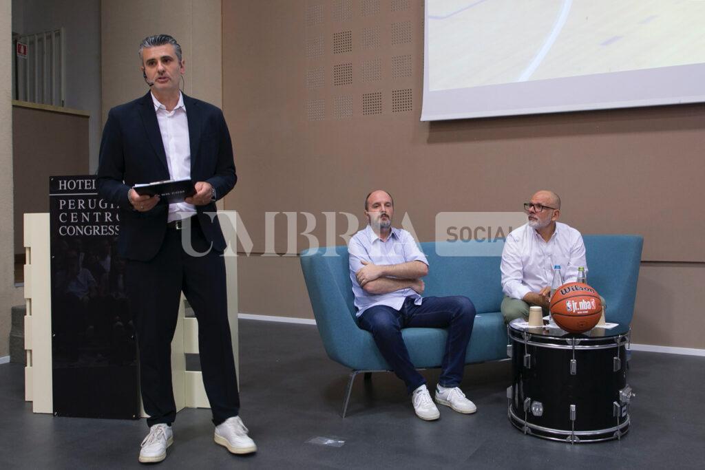 Gran Galà del Basket Umbro: sul palco dell’Hotel Giò tanti i premiati tra atleti, arbitri e società (foto) 8 Gran Galà del Basket Umbro: sul palco dell’Hotel Giò tanti i premiati tra atleti, arbitri e società (foto) 7