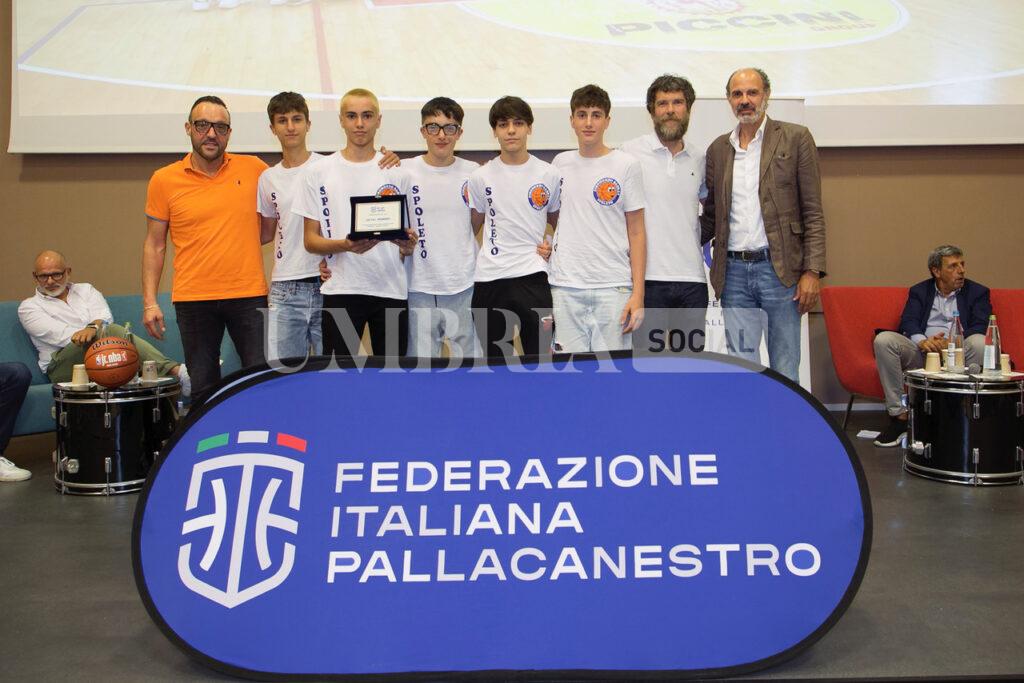 Gran Galà del Basket Umbro: sul palco dell’Hotel Giò tanti i premiati tra atleti, arbitri e società (foto) 20 Gran Galà del Basket Umbro: sul palco dell’Hotel Giò tanti i premiati tra atleti, arbitri e società (foto) 19