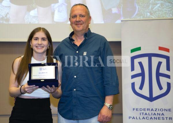 Gran Galà del Basket Umbro: sul palco dell’Hotel Giò tanti i premiati tra atleti, arbitri e società (foto) 88 Gran Galà del Basket Umbro: sul palco dell’Hotel Giò tanti i premiati tra atleti, arbitri e società (foto) 87