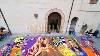Infiorate di Spello 2024, primo posto assoluto per “Il bacio di Giuda” del gruppo “San Felice” (foto) 10 Infiorate Spello 2024