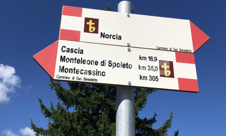 Norcia, nuova segnaletica per il tratto umbro del Cammino di San Benedetto 2 Norcia, nuova segnaletica per il tratto umbro del Cammino di San Benedetto 1