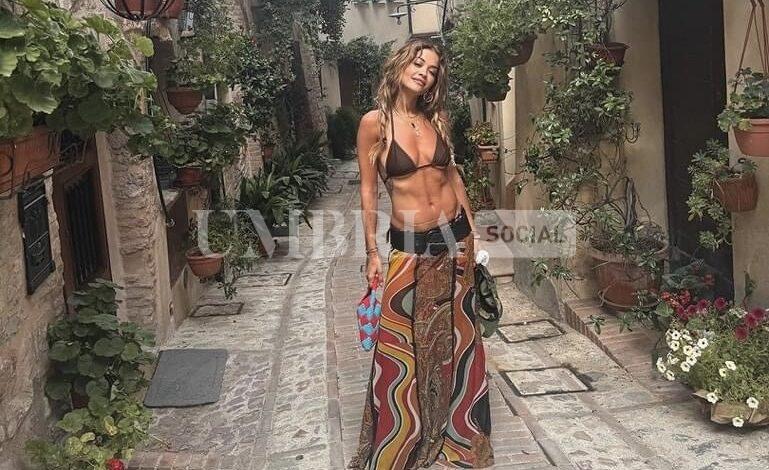 Rita Ora in Umbria: la celebre cantante kosovaro-albanese naturalizzata britannica a Spello e Assisi (foto) 2 Rita Ora in Umbria: la celebre cantante kosovaro-albanese naturalizzata britannica a Spello e Assisi (foto) 1
