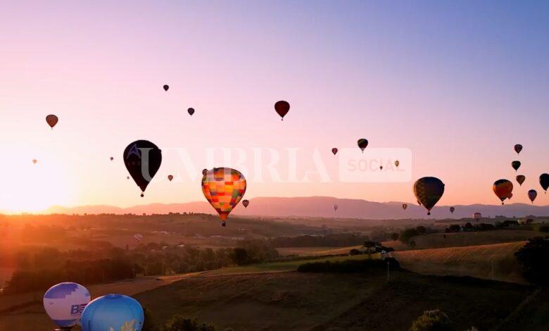 Le mongolfiere tornano a colorare i cieli dell'Umbria, ecco l’Italian International Balloon Grand Prix 2 Le mongolfiere tornano a colorare i cieli dell'Umbria, ecco l’Italian International Balloon Grand Prix 1
