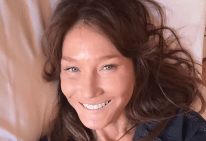 Festival dei Due Mondi, Carla Bruni pronta a salire sul palco: con lei c’è anche Nicolas Sarkozy (foto) 1