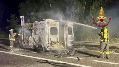 Todi, camper divorato dalle fiamme sulla E45: nessun ferito 1