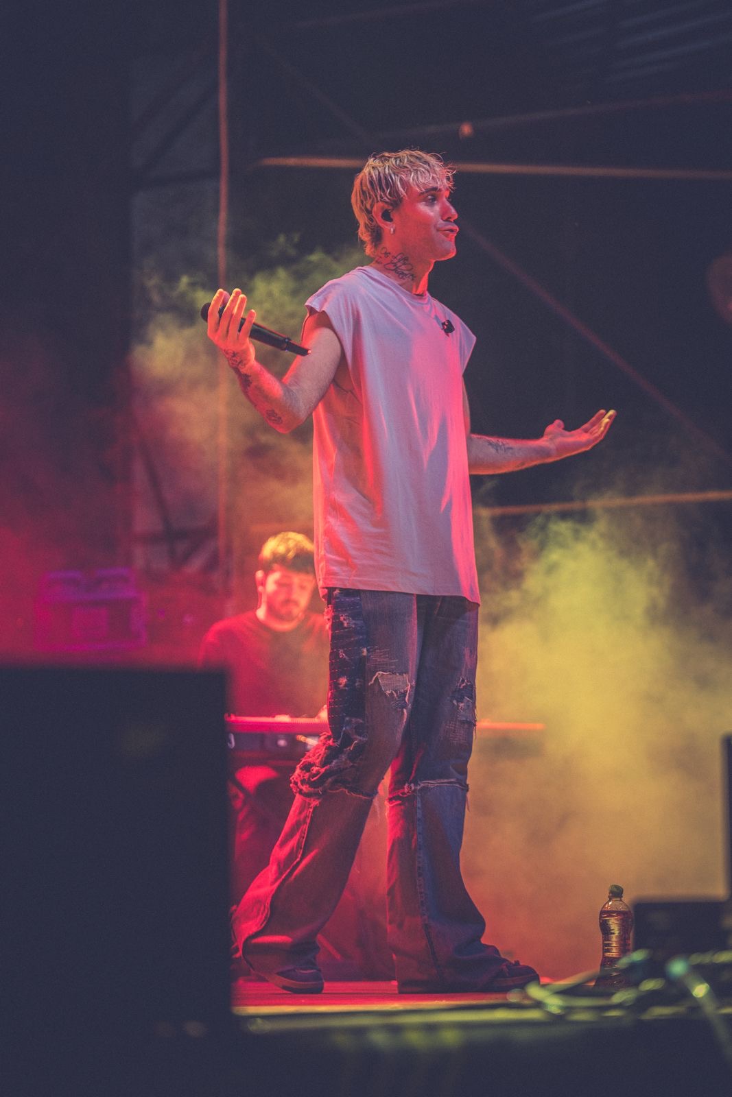 Mr. Rain incanta il pubblico di Assisi con un concerto emozionante alla Rocca Maggiore (foto) 36 Mr. Rain incanta il pubblico di Assisi con un concerto emozionante alla Rocca Maggiore (foto) 35