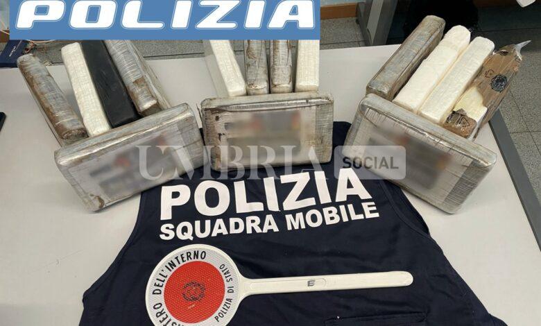 In viaggio con 16 kg di cocaina: 29enne arrestato a Ponte San Giovanni 2 In viaggio con 16 kg di cocaina: 29enne arrestato a Ponte San Giovanni 1