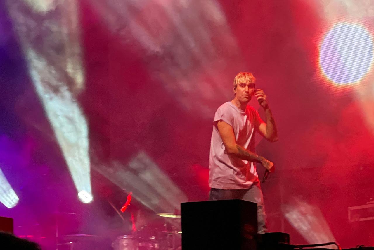 Mr. Rain incanta il pubblico di Assisi con un concerto emozionante alla Rocca Maggiore (foto) 10 Mr. Rain incanta il pubblico di Assisi con un concerto emozionante alla Rocca Maggiore (foto) 9