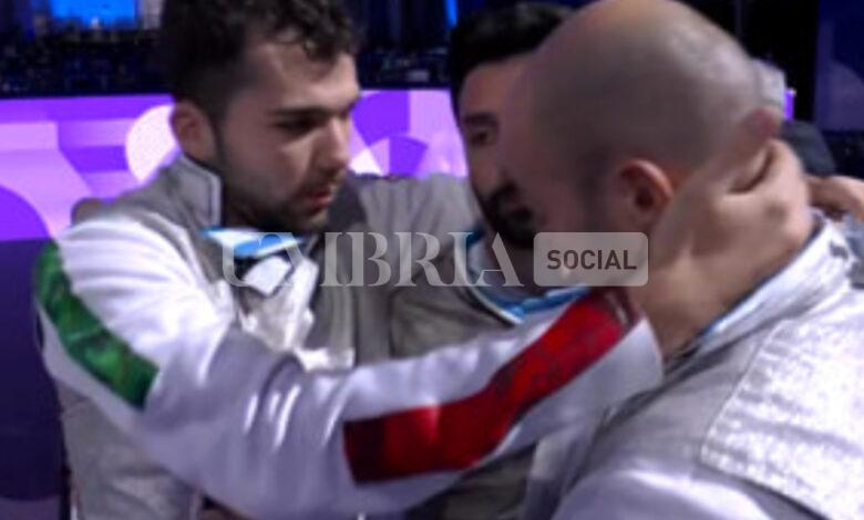 L’umbro Alessio Foconi e la squadra maschile del fioretto argento nella scherma alle Olimpiadi di Parigi 2 L’umbro Alessio Foconi e la squadra maschile del fioretto argento nella scherma alle Olimpiadi di Parigi 1
