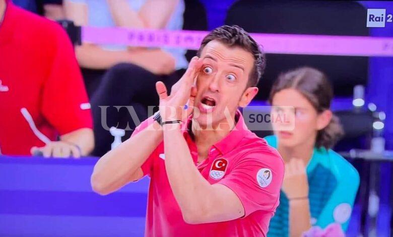 Italvolley femminile in finale alle Olimpiadi: l’azzurra Monica De Gennaro batte il marito Daniele Santarelli 2 Italvolley femminile in finale alle Olimpiadi: l’azzurra Monica De Gennaro batte il marito Daniele Santarelli 1