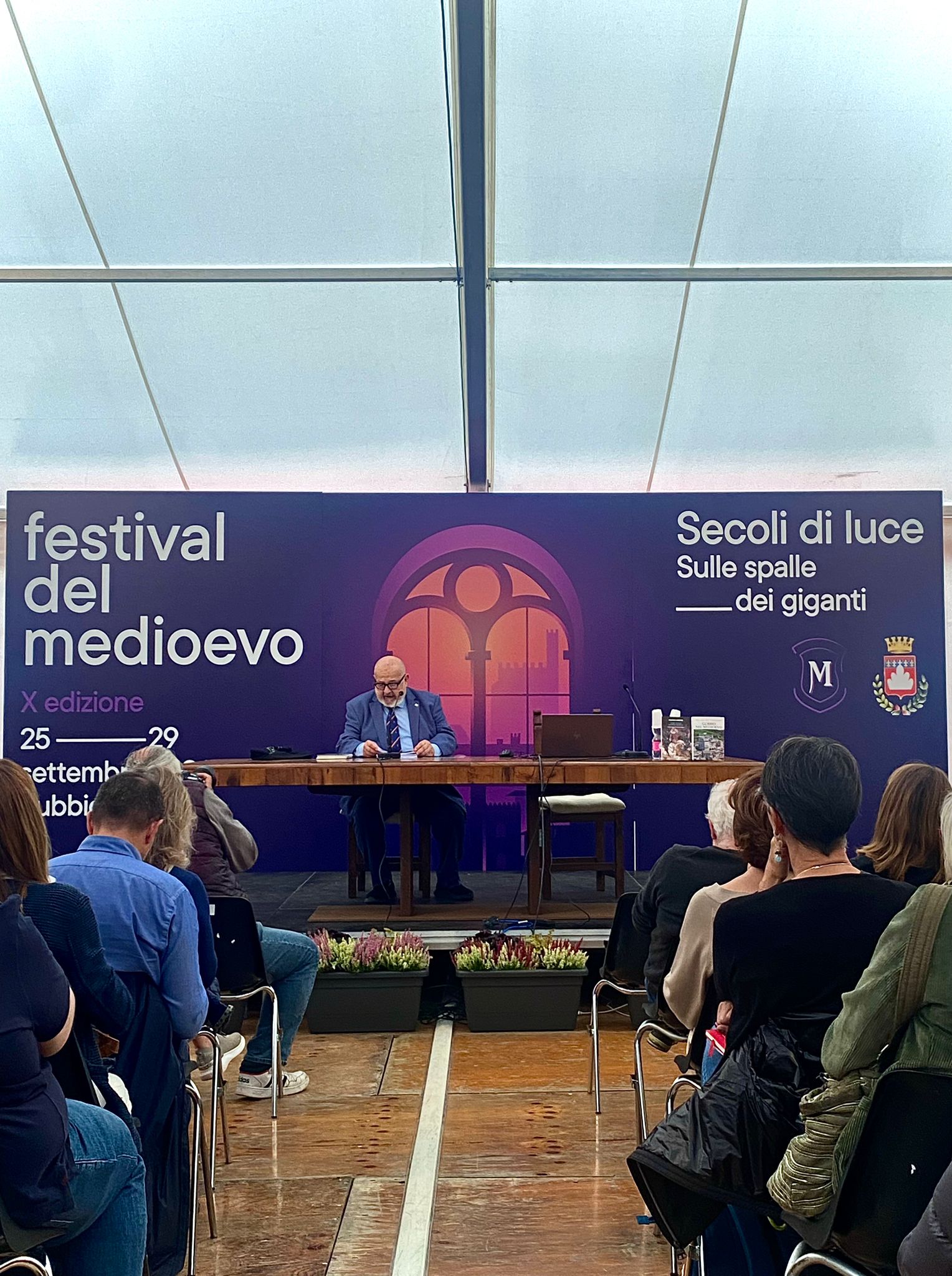 Festival del Medioevo, prima giornata da tutto esaurito con Alessandro Barbero (foto) 10 Festival del Medioevo, prima giornata da tutto esaurito con Alessandro Barbero (foto) 9