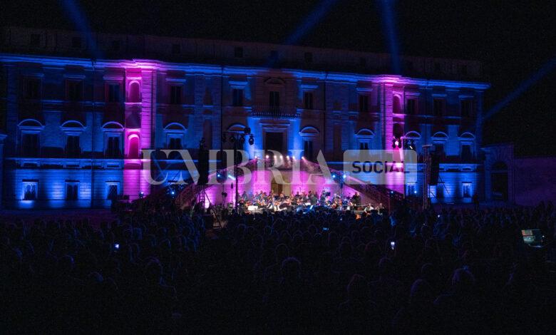 Cambio Festival, ennesimo sold out a Bettona per Zavattoni-Mela & Orchestra: oltre 1000 persone presenti (foto) 2 Cambio Festival, ennesimo sold out a Bettona per Zavattoni-Mela & Orchestra: oltre 1000 persone presenti (foto) 1