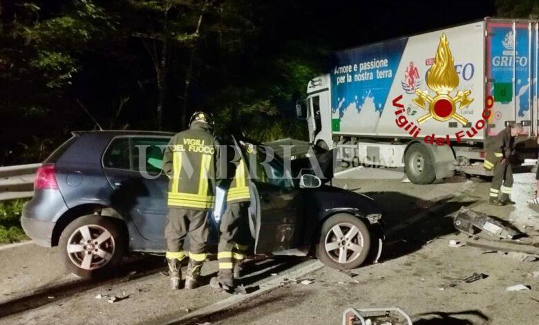 Grave incidente sulla SS 685 Valnerina: morto il conducente dell’auto 2 Grave incidente sulla SS 685 Valnerina: morto il conducente dell’auto 1