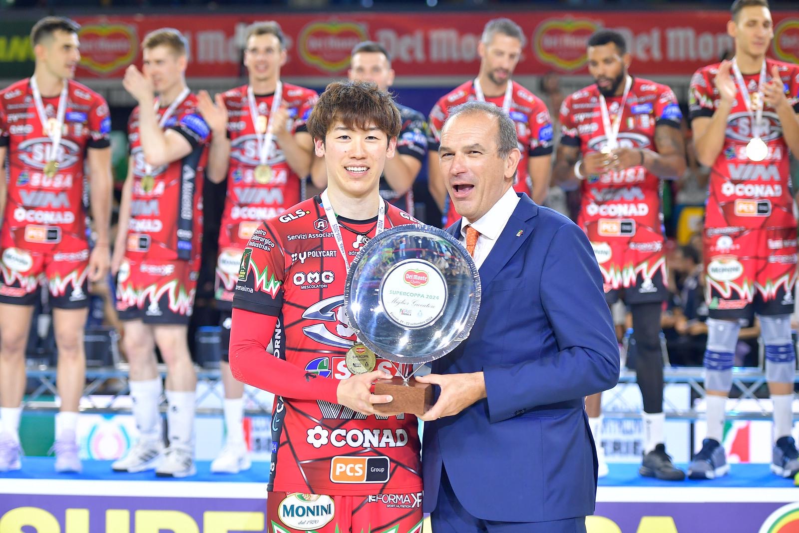 Perugia batte l’Itas Trentino e la spesa Supercoppa è sua: via alla festa (foto) 4 Perugia batte l’Itas Trentino e la spesa Supercoppa è sua: via alla festa (foto) 3