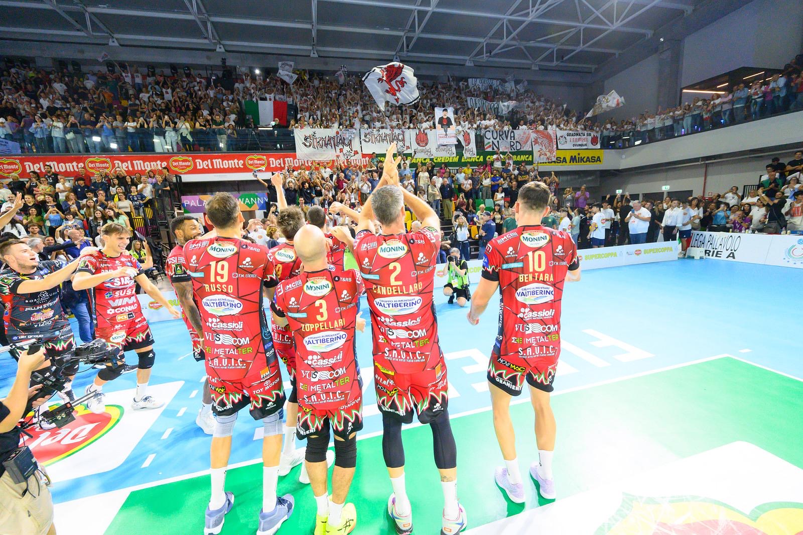 Perugia batte l’Itas Trentino e la spesa Supercoppa è sua: via alla festa (foto) 6 Perugia batte l’Itas Trentino e la spesa Supercoppa è sua: via alla festa (foto) 5