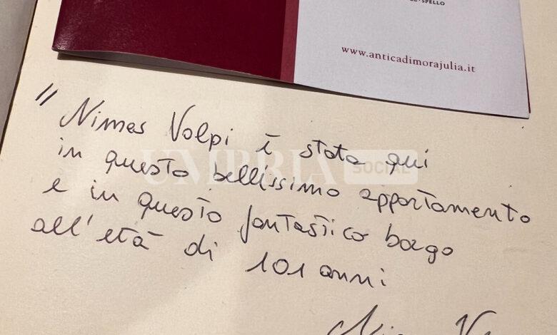 Da Carrara a Spello in vacanza a 101 anni: la signora Nimes in Umbria per visitare le bellezze della regione 2 Da Carrara a Spello in vacanza a 101 anni: la signora Nimes in Umbria per visitare le bellezze della regione 1