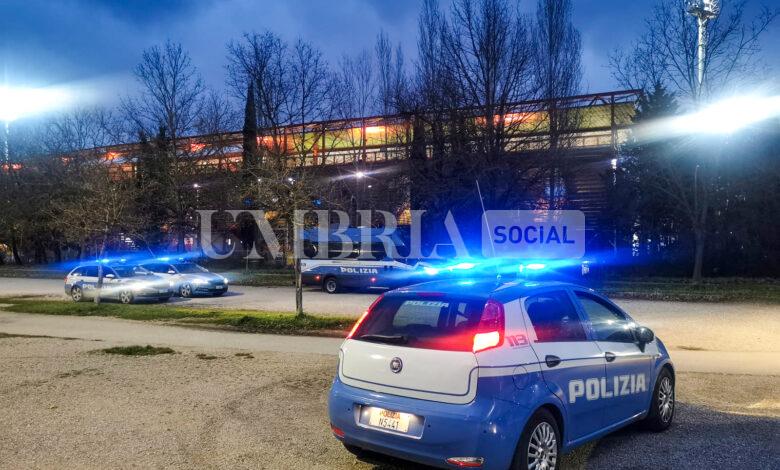 Allo stadio con catene, petardi e bastoni: denuncia e daspo per tre tifosi 2 Allo stadio con catene, petardi e bastoni: denuncia e daspo per tre tifosi 1