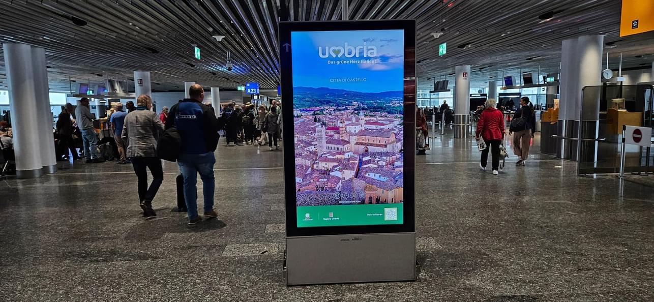 Immagini dagli aeroporti JFK di New York, Los Angeles, Francoforte. Agabiti: “Umbria modello e brand riconosciuto nel mondo” (foto) 18 Immagini dagli aeroporti JFK di New York, Los Angeles, Francoforte. Agabiti: “Umbria modello e brand riconosciuto nel mondo” (foto) 17