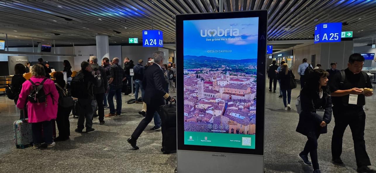 Immagini dagli aeroporti JFK di New York, Los Angeles, Francoforte. Agabiti: “Umbria modello e brand riconosciuto nel mondo” (foto) 28 Immagini dagli aeroporti JFK di New York, Los Angeles, Francoforte. Agabiti: “Umbria modello e brand riconosciuto nel mondo” (foto) 27