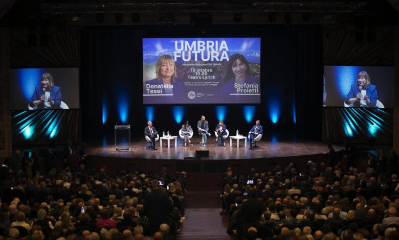 Cna Umbria, dieci le priorità e una regione competitiva: faccia a faccia fra Tesei e Proietti al Teatro Lyrick (foto) 2 Cna Umbria, dieci le priorità e una regione competitiva: faccia a faccia fra Tesei e Proietti al Teatro Lyrick (foto) 1