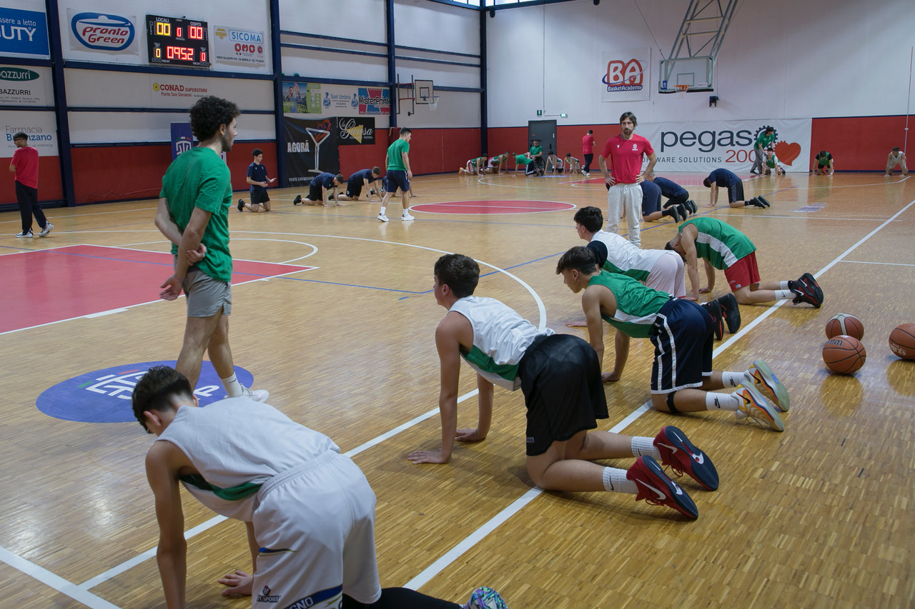 Tanti giovani a Ponte San Giovanni per “Ogni Regione Conta”, progetto della Federazione Italiana Pallacanestro (foto+video) 4 Tanti giovani a Ponte San Giovanni per “Ogni Regione Conta”, progetto della Federazione Italiana Pallacanestro (foto+video) 3