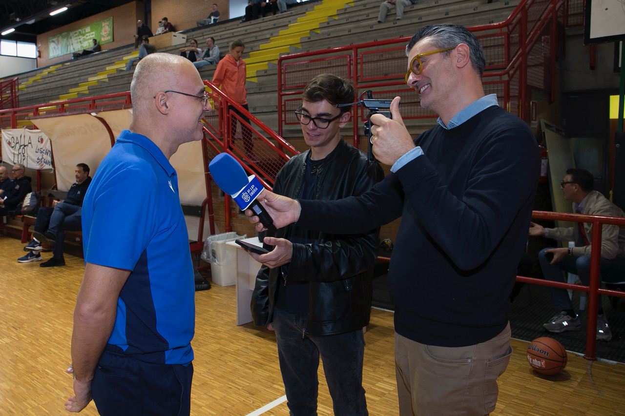 Tanti giovani a Ponte San Giovanni per “Ogni Regione Conta”, progetto della Federazione Italiana Pallacanestro (foto+video) 16 Tanti giovani a Ponte San Giovanni per “Ogni Regione Conta”, progetto della Federazione Italiana Pallacanestro (foto+video) 15