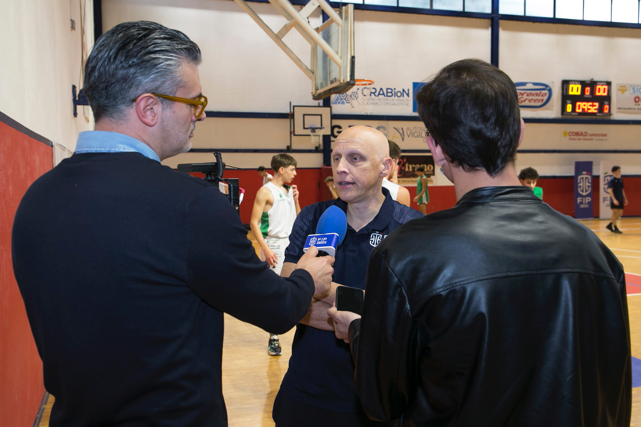 Tanti giovani a Ponte San Giovanni per “Ogni Regione Conta”, progetto della Federazione Italiana Pallacanestro (foto+video) 18 Tanti giovani a Ponte San Giovanni per “Ogni Regione Conta”, progetto della Federazione Italiana Pallacanestro (foto+video) 17