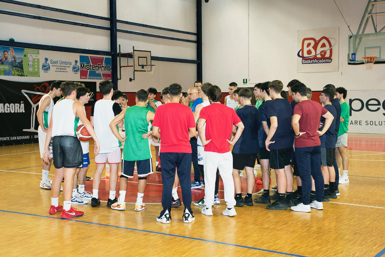 Tanti giovani a Ponte San Giovanni per “Ogni Regione Conta”, progetto della Federazione Italiana Pallacanestro (foto+video) 24 Tanti giovani a Ponte San Giovanni per “Ogni Regione Conta”, progetto della Federazione Italiana Pallacanestro (foto+video) 23
