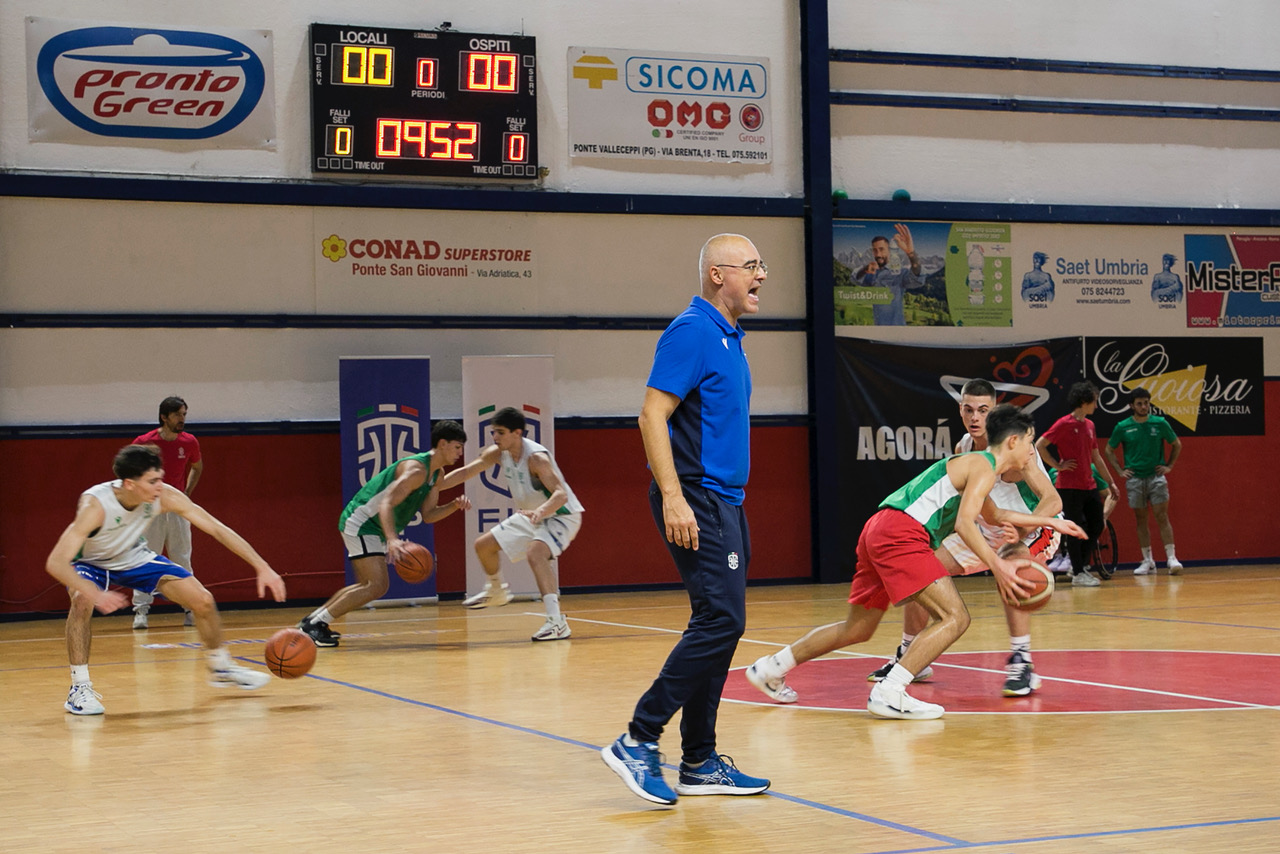 Tanti giovani a Ponte San Giovanni per “Ogni Regione Conta”, progetto della Federazione Italiana Pallacanestro (foto+video) 30 Tanti giovani a Ponte San Giovanni per “Ogni Regione Conta”, progetto della Federazione Italiana Pallacanestro (foto+video) 29