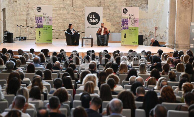 UmbriaLibri, gran finale con Irvine Welsh e Selvaggia Lucarelli: “Bilancio super, pronti a crescere ancora” (foto) 2 UmbriaLibri, gran finale con Irvine Welsh e Selvaggia Lucarelli: “Bilancio super, pronti a crescere ancora” (foto) 1