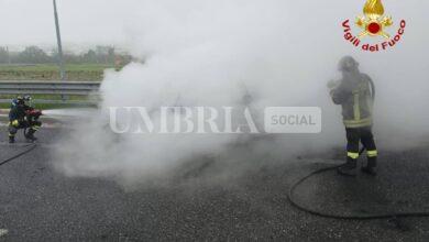 Auto a fuoco sulla Flaminia, chiusura e disagi al traffico (VIDEO) 10 Auto a fuoco sulla Flaminia, chiusura e disagi al traffico (VIDEO) 9
