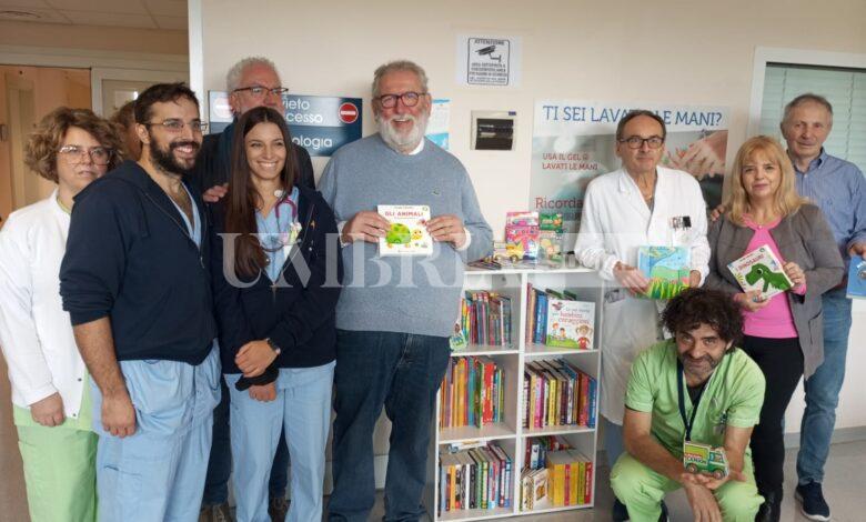 Ospedale Città di Castello, donati 150 libri alla Pediatria 2 Ospedale Città di Castello, donati 150 libri alla Pediatria 1