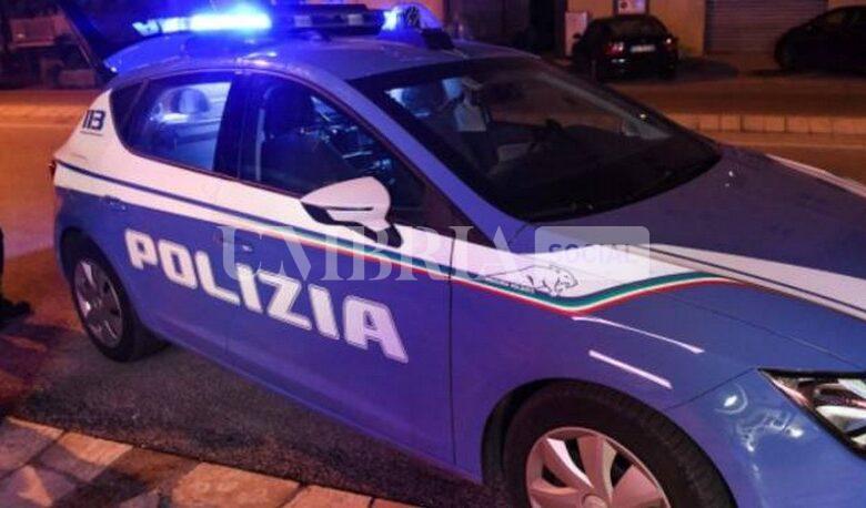 Tragedia a Collestrada, camion si ribalta: morto l'autista e ferito il passeggero 2 Tragedia a Collestrada, camion si ribalta: morto l'autista e ferito il passeggero 1