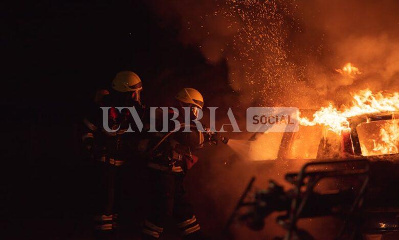 Incendio di origine sospetta a Montebuono: distrutti due veicoli Perugia 2 Incendio di origine sospetta a Montebuono: distrutti due veicoli Perugia 1
