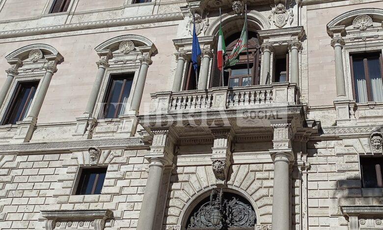 Regionali Umbria, a quindici giorni dal voto polemiche e toni alti: non sarebbe meglio cercare i voti? 2 Regionali Umbria, a quindici giorni dal voto polemiche e toni alti: non sarebbe meglio cercare i voti? 1