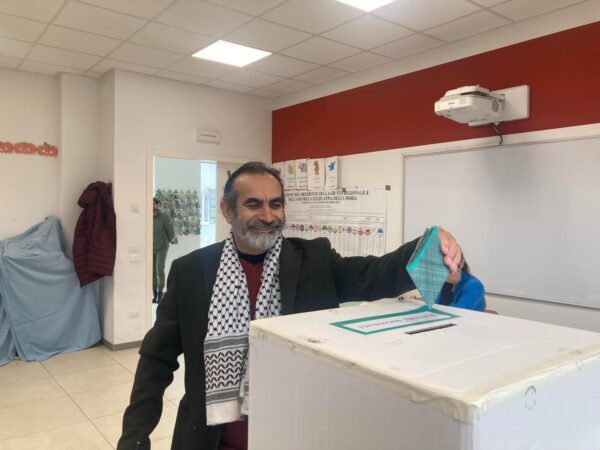 Regionali Umbria, alle 12 del 17 novembre ha votato poco meno del 10% degli aventi diritto; si sale al 30% alle 19, quasi 38% alle 23 10 Regionali Umbria, alle 12 del 17 novembre ha votato poco meno del 10% degli aventi diritto; si sale al 30% alle 19, quasi 38% alle 23 9