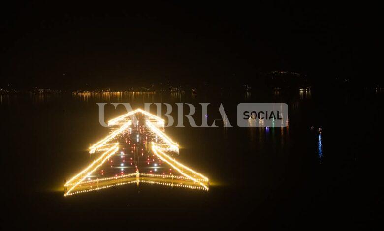 A Castiglione del Lago dal 7 dicembre al 6 gennaio brilla la magia delle feste con “Luci sul Trasimeno” 2 A Castiglione del Lago dal 7 dicembre al 6 gennaio brilla la magia delle feste con “Luci sul Trasimeno” 1