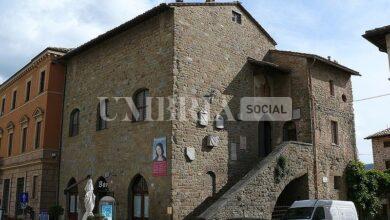 A Bettona il bando per l'assegnazione dei locali sotto la Sala del Podestà in Piazza Cavour 13 A Bettona il bando per l'assegnazione dei locali sotto la Sala del Podestà in Piazza Cavour 12