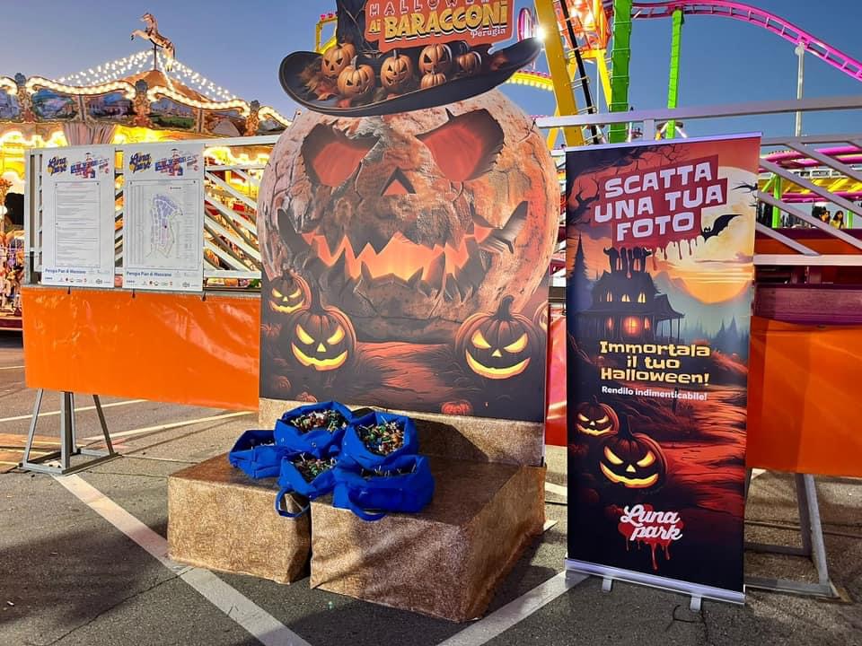 Successo ai Baracconi per la notte di Halloween: e dal 1º novembre torna la Fiera dei Morti (foto) 16 Successo ai Baracconi per la notte di Halloween: e dal 1º novembre torna la Fiera dei Morti (foto) 15