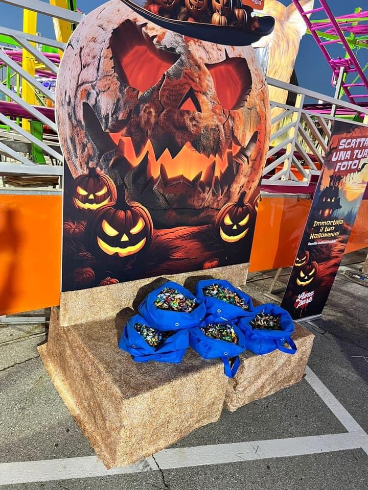 Successo ai Baracconi per la notte di Halloween: e dal 1º novembre torna la Fiera dei Morti (foto) 18 Successo ai Baracconi per la notte di Halloween: e dal 1º novembre torna la Fiera dei Morti (foto) 17