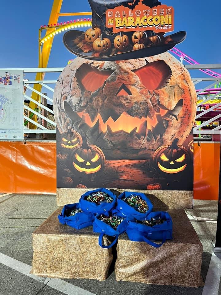 Successo ai Baracconi per la notte di Halloween: e dal 1º novembre torna la Fiera dei Morti (foto) 22 Successo ai Baracconi per la notte di Halloween: e dal 1º novembre torna la Fiera dei Morti (foto) 21