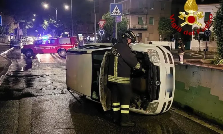 Maltempo, tre mezzi ribaltati: conducenti illesi in tutti gli episodi 2 Maltempo, tre mezzi ribaltati: conducenti illesi in tutti gli episodi 1