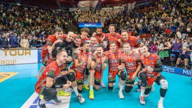 Volley, Perugia vince a Milano davanti a oltre 8mila spettatori: 1-3 in rimonta (foto) 1