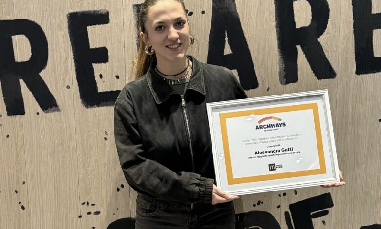 Corciano, premiata dipendente del McDonald's con una borsa di studio da 2.000 euro 2 Corciano, premiata dipendente del McDonald's con una borsa di studio da 2.000 euro 1